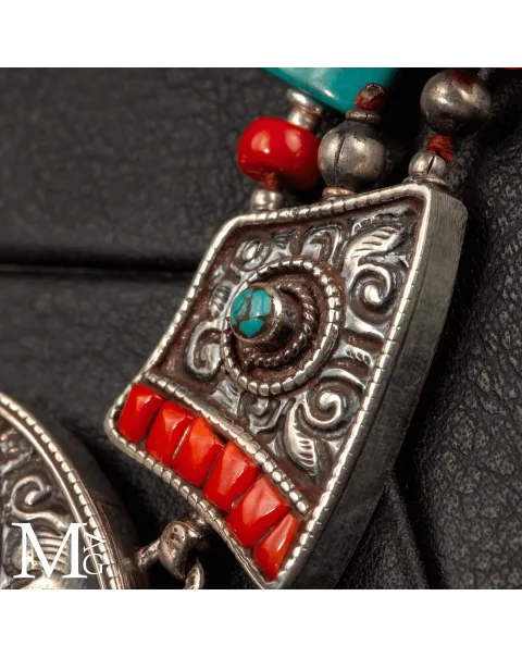 Collana Himalayana Cerimoniale in Argento Cesellato, Ambra, Corallo e Turchese.
