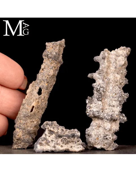 Fulgorite – Tre frammenti di fulmine vetrificato.