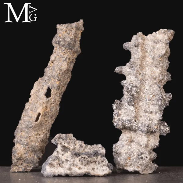 Fulgorite – Tre frammenti di fulmine vetrificato.