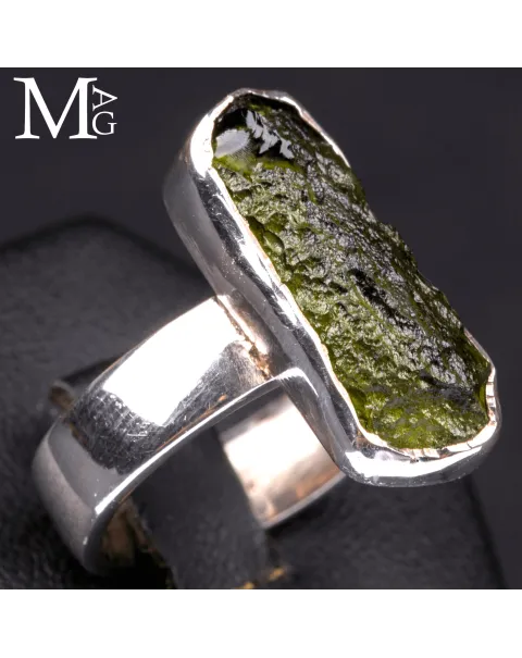 Anello in Argento con Moldavite.
