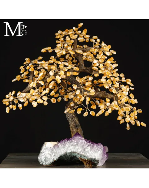 Albero della Vita: Bonsai di Quarzo Citrino su Base di Drusa di Ametista .