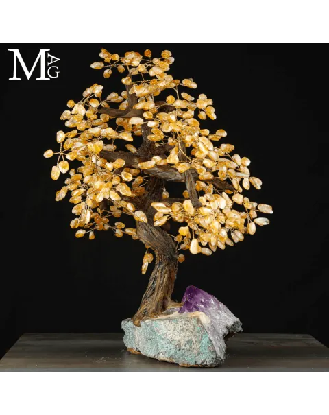 Albero della Vita: Bonsai di Quarzo Citrino su Base di Drusa di Ametista .