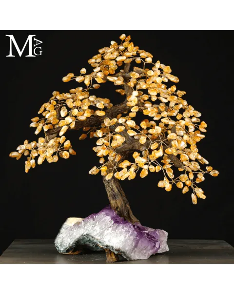 Albero della Vita: Bonsai di Quarzo Citrino su Base di Drusa di Ametista .
