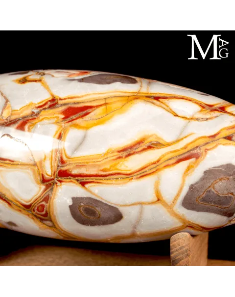 Shiva Lingam in Diaspro Agatizzato.