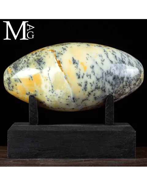 Shiva Lingam in Opale Dendritico.