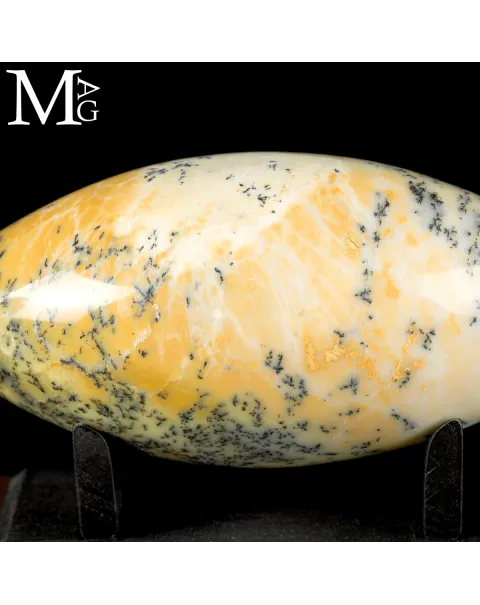 Shiva Lingam in Opale Dendritico.