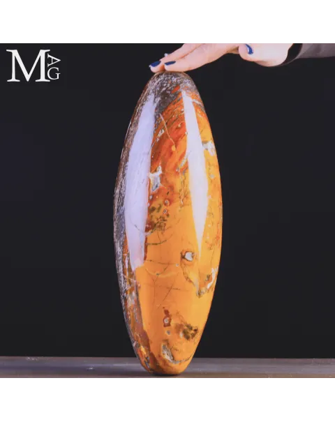 Shiva Lingam in Diaspro Agatizzato Naturale