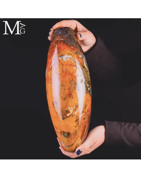 Shiva Lingam in Diaspro Agatizzato Naturale