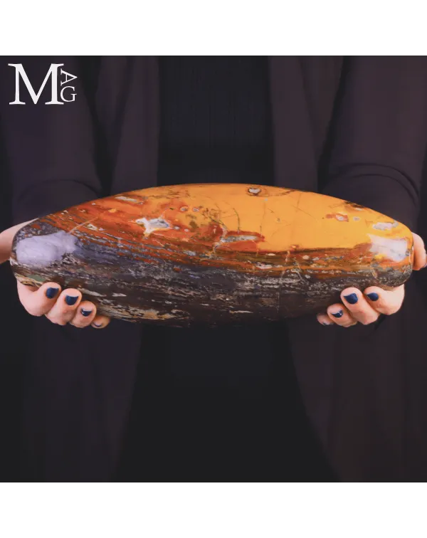 Shiva Lingam in Diaspro Agatizzato Naturale