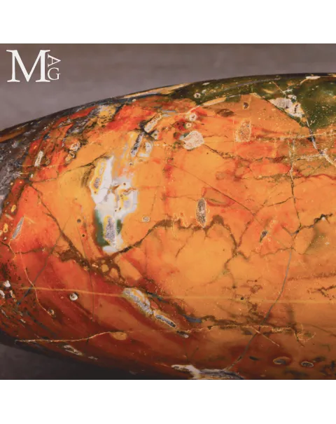 Shiva Lingam in Diaspro Agatizzato Naturale