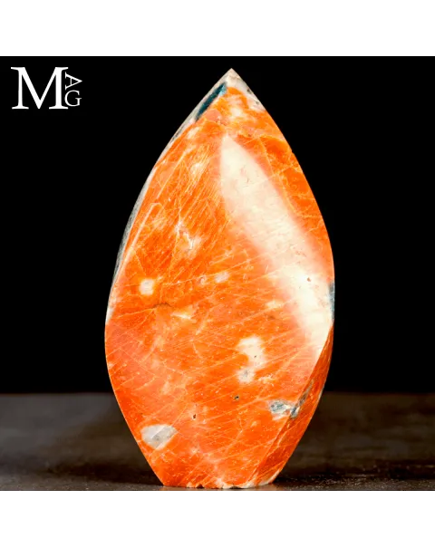 Fiamma in Calcite Arancione con Apatite Blu in Matrice – Messico
