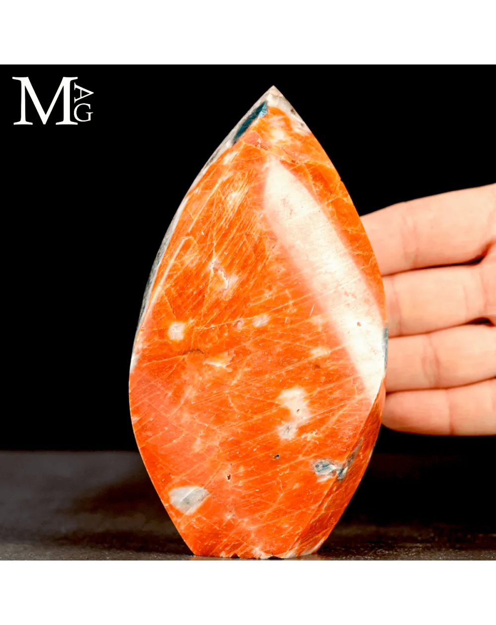 Fiamma in Calcite Arancione con Apatite Blu in Matrice – Messico