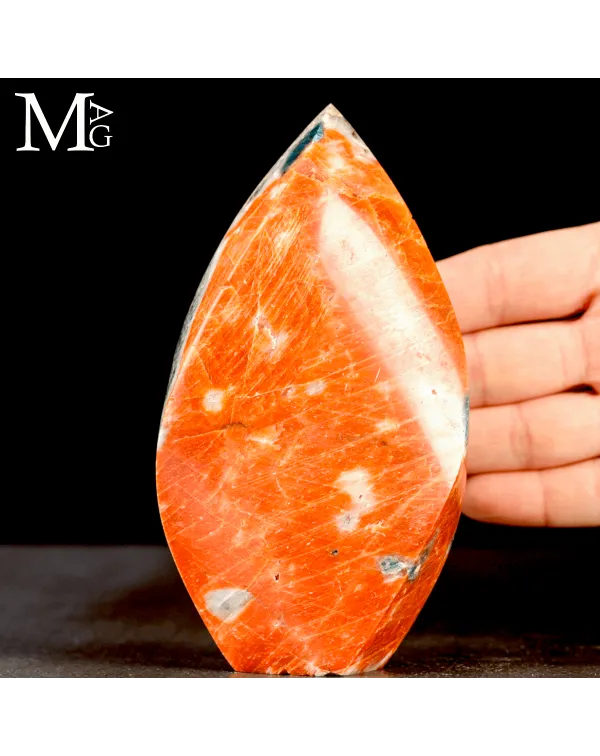 Fiamma in Calcite Arancione con Apatite Blu in Mat...