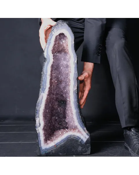 Geode di Ametista del Brasile con Bordo di Agata.