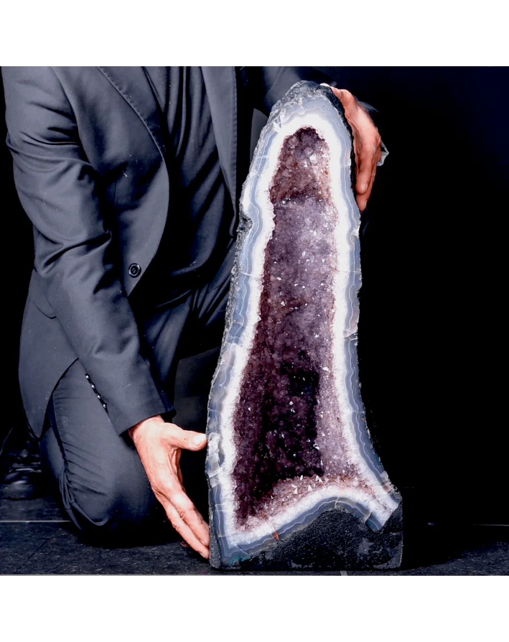 Geode di Ametista del Brasile con Bordo di Agata.
