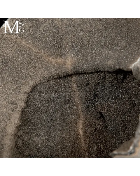 Geode di Ametista Grigia – Cavità Microcristallina con Patina Primordiale.