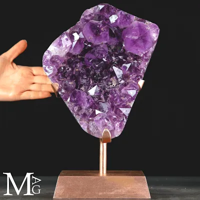 Drusa di Ametista – Cristalli di Grande Formato su Base Decorativa.