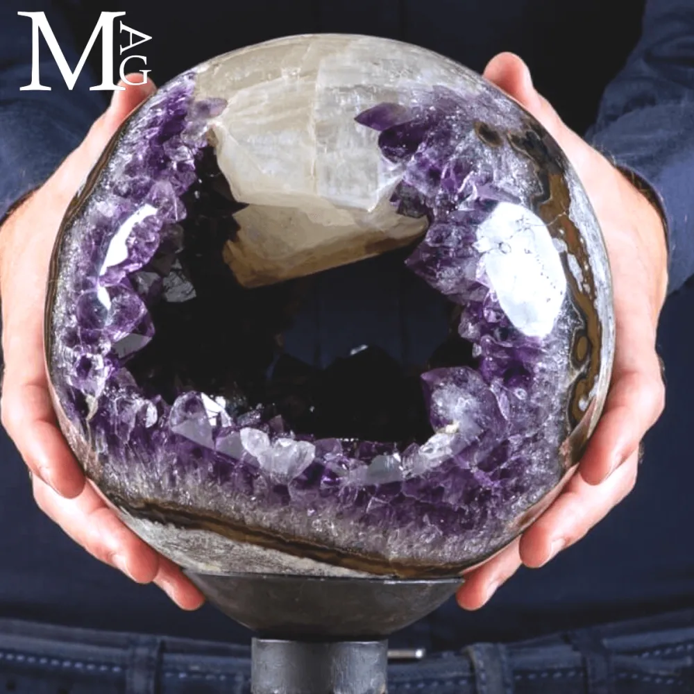 Sfera di Ametista - Geode con Cristallo di Calcite Naturale.