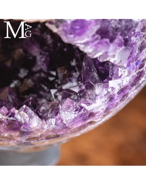 Sfera di Ametista - Geode con Cristallo di Calcite Naturale.