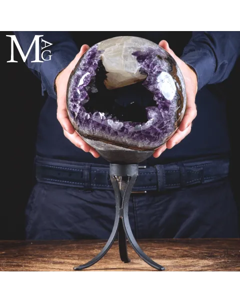 Sfera di Ametista - Geode con Cristallo di Calcite Naturale.