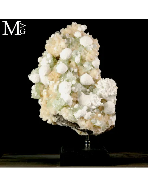 Apofillite verde con Stilbite e Mordenite