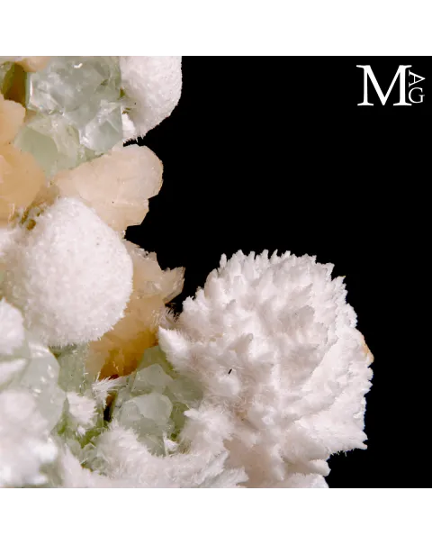 Apofillite verde con Stilbite e Mordenite