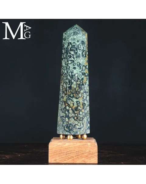 Obelisco in Diaspro Kambaba – Struttura Decorativa