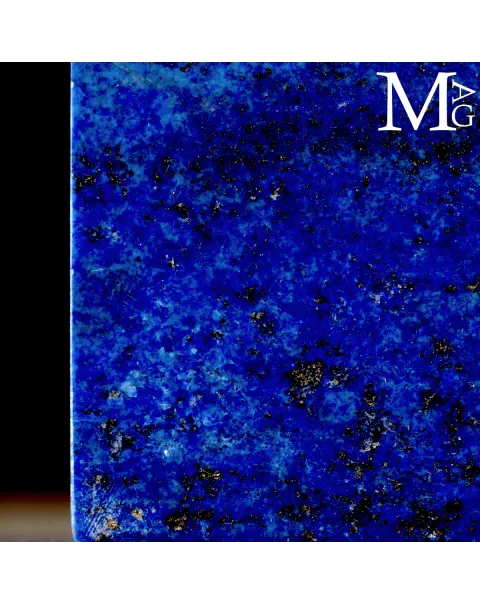 Cubo in lapis lazuli naturale.