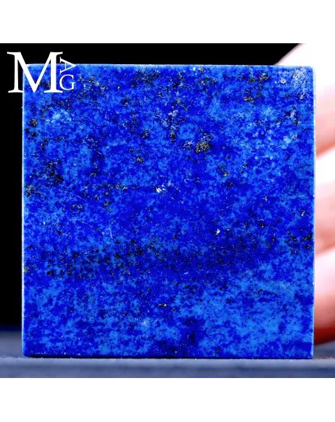 Cubo in lapis lazuli naturale.
