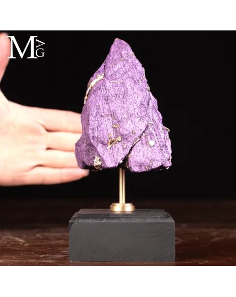 Purpurite della Namibia su base in legno e ottone