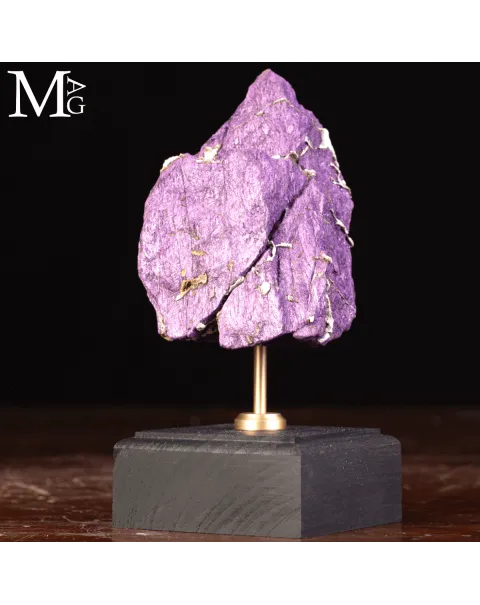 Purpurite della Namibia su base in legno e ottone