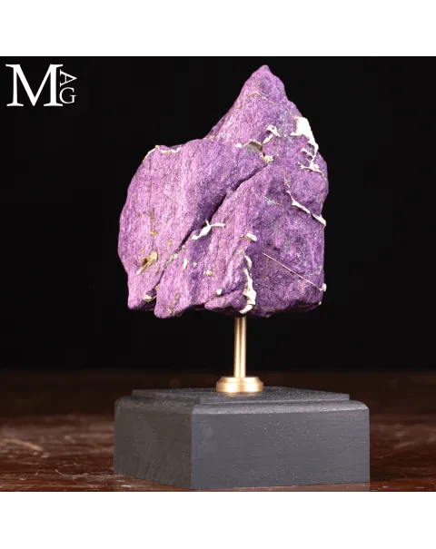 Purpurite della Namibia su base in legno e ottone
