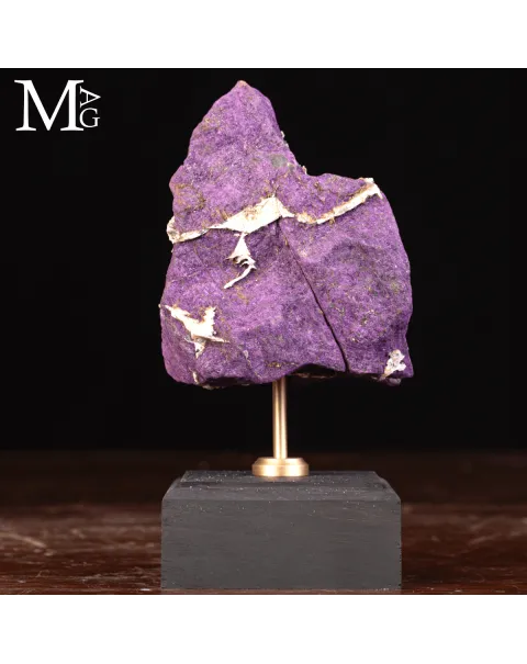 Purpurite della Namibia su base in legno e ottone