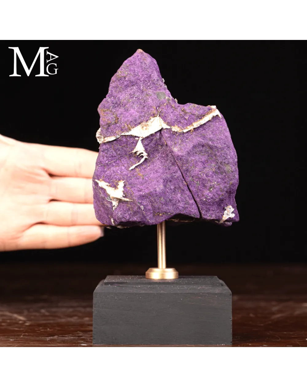 Purpurite della Namibia su base in legno e ottone