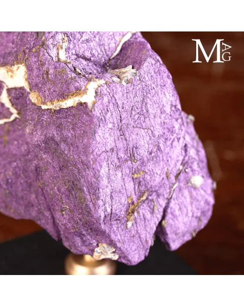 Purpurite della Namibia su base in legno e ottone
