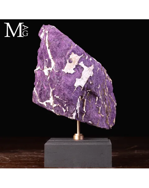 Purpurite della Namibia su base in legno e ottone