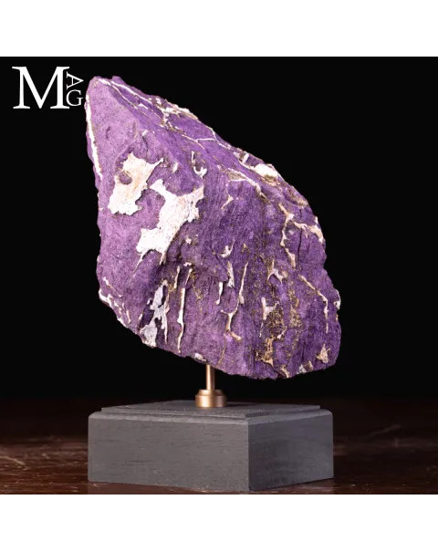 Purpurite della Namibia su base in legno e ottone
