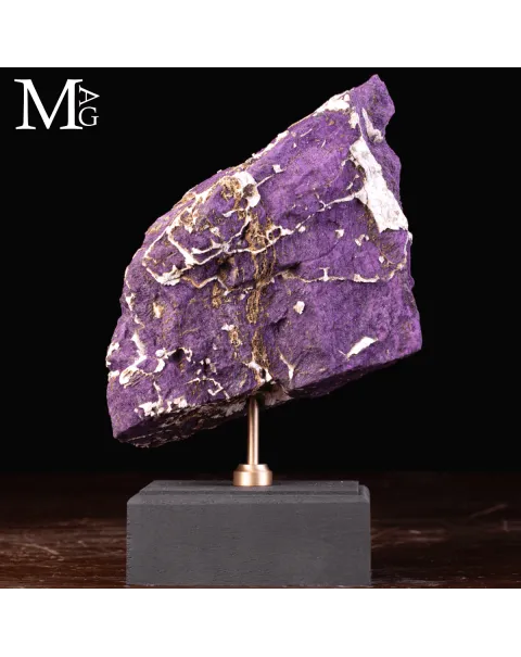 Purpurite della Namibia su base in legno e ottone