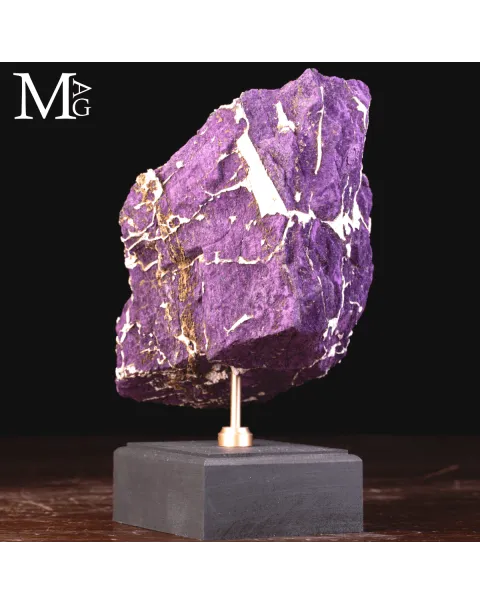 Purpurite della Namibia su base in legno e ottone