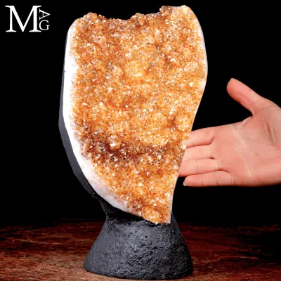 Drusa di Quarzo Citrino su Base Cementizia – Forma Scultorea.
