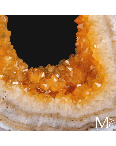 Geode di Citrino Madeira – Fetta su Base Cementizia.