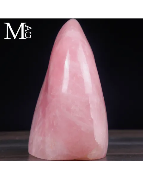 Quarzo Rosa del Madagascar - forma libera lucidata.