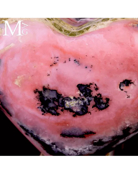 Cuore in Rodonite con In inclusioni Dendritiche – Perù