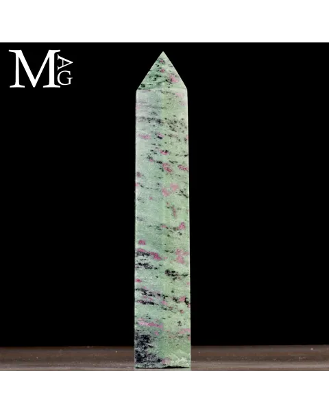 Punta in Ruby-Zoisite – Zoisite con Rubino.