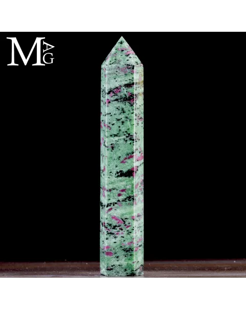 Punta in Ruby-Zoisite – Zoisite con Rubino.
