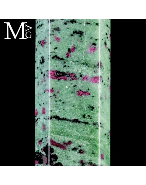 Punta in Ruby-Zoisite – Zoisite con Rubino.