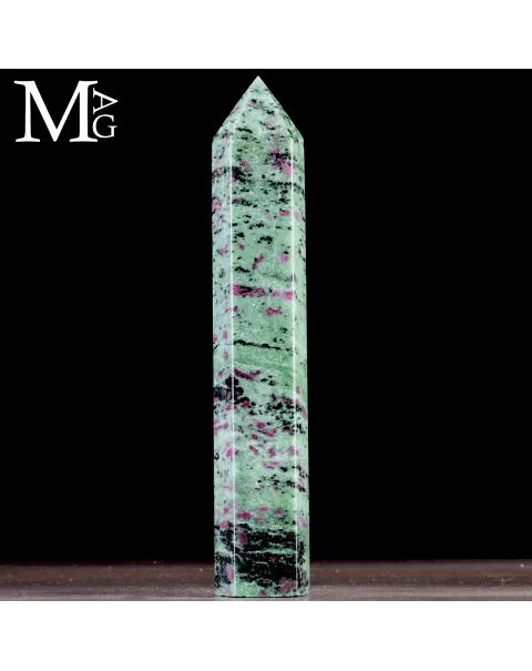 Punta in Ruby-Zoisite – Zoisite con Rubino.