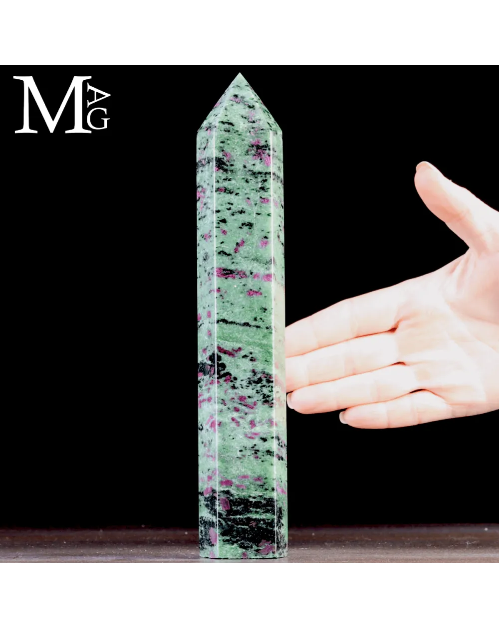 Punta in Ruby-Zoisite – Zoisite con Rubino.