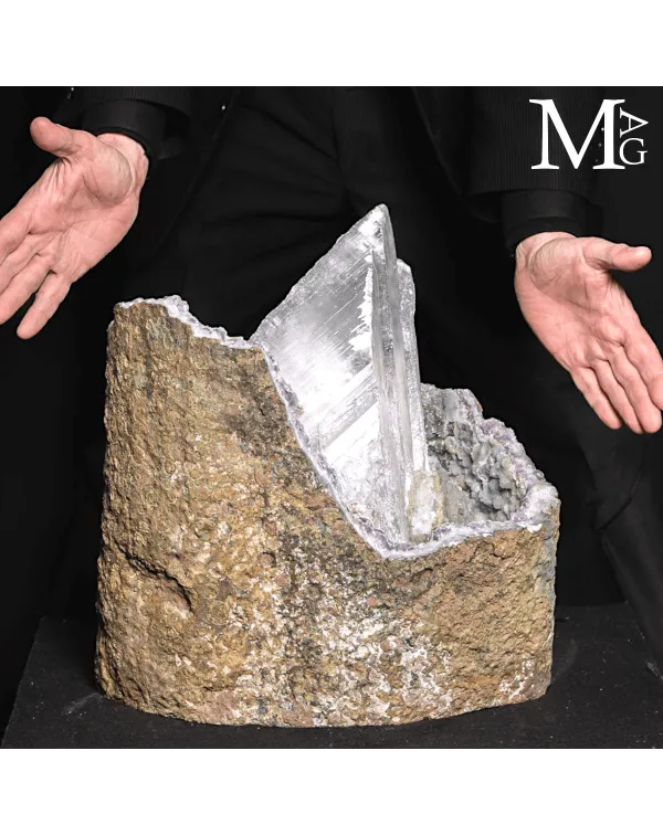 Cristallo di Selenite in Camino Lavico