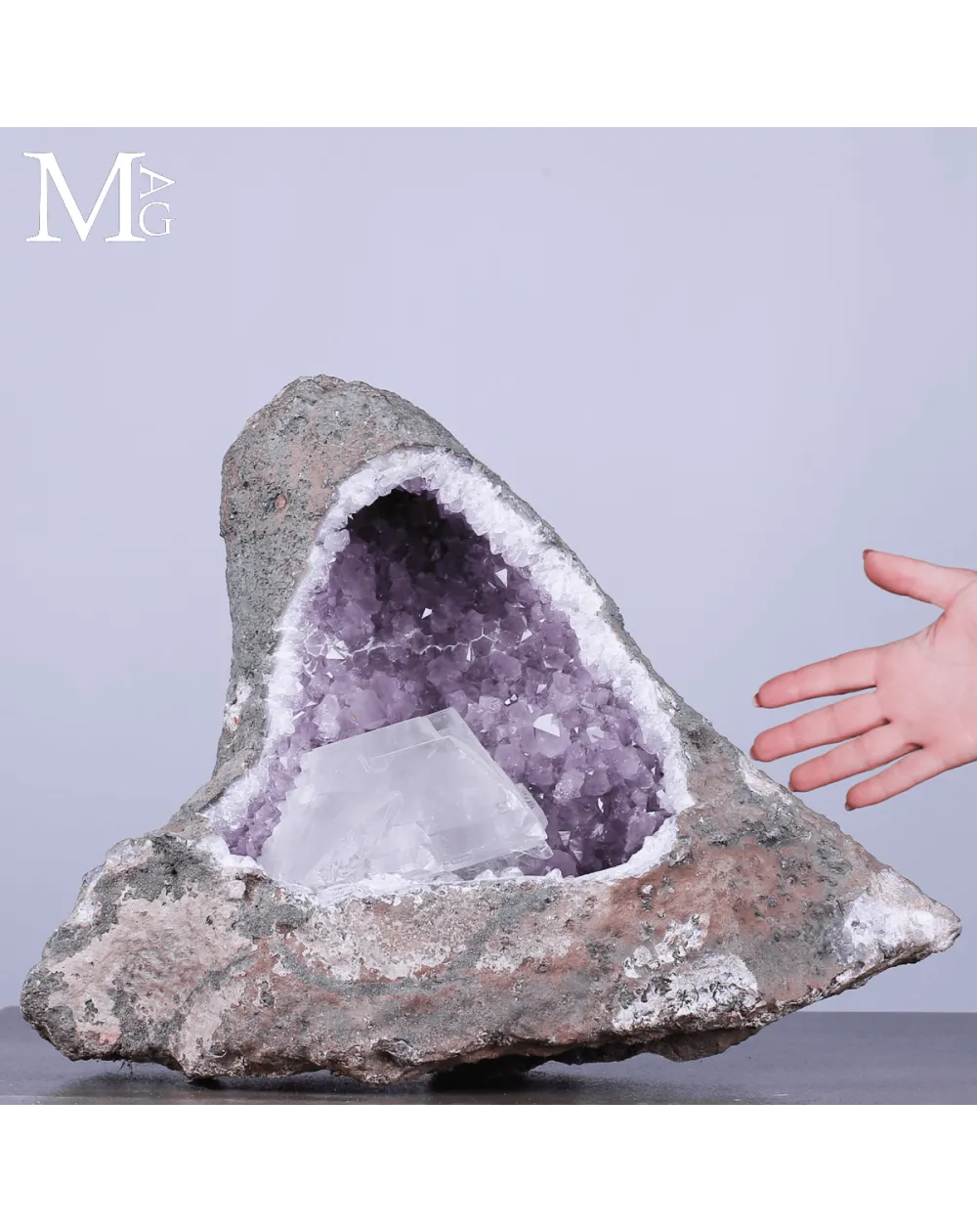 Drusa di Ametista con Cristallo di Selenite.